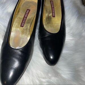 Walter steiger black leather low heel classic pumps 8.5 AA